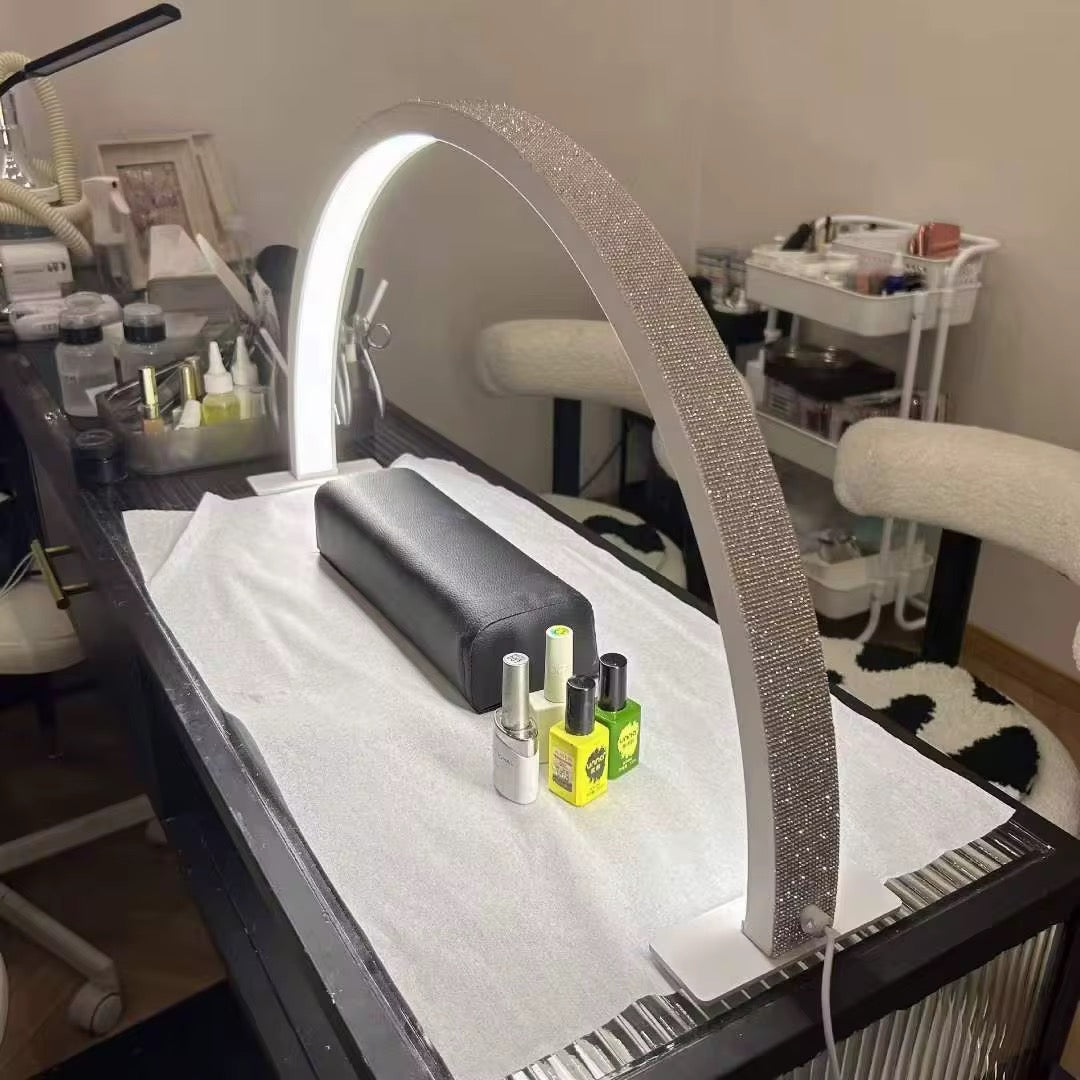 Halvmåne LED Lampa för Nagelbehandling – Perfekt Belysning för detaljarbete